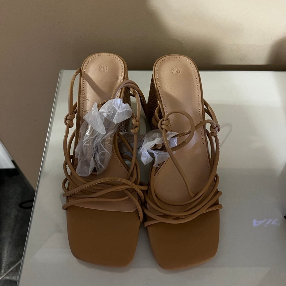 Elegant Tan Strappy Sandal heel